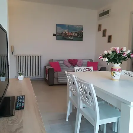 Casa Vacanze Deluxe Sofia, 4 E 6 Posti * Otranto